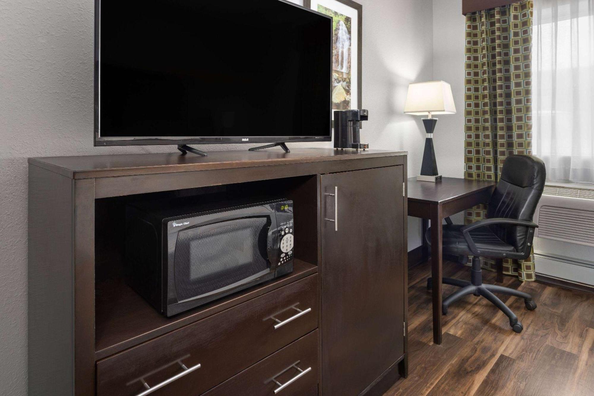 La Quinta Inn By Wyndham Buffalo Airport Уильямсвилл Экстерьер фото