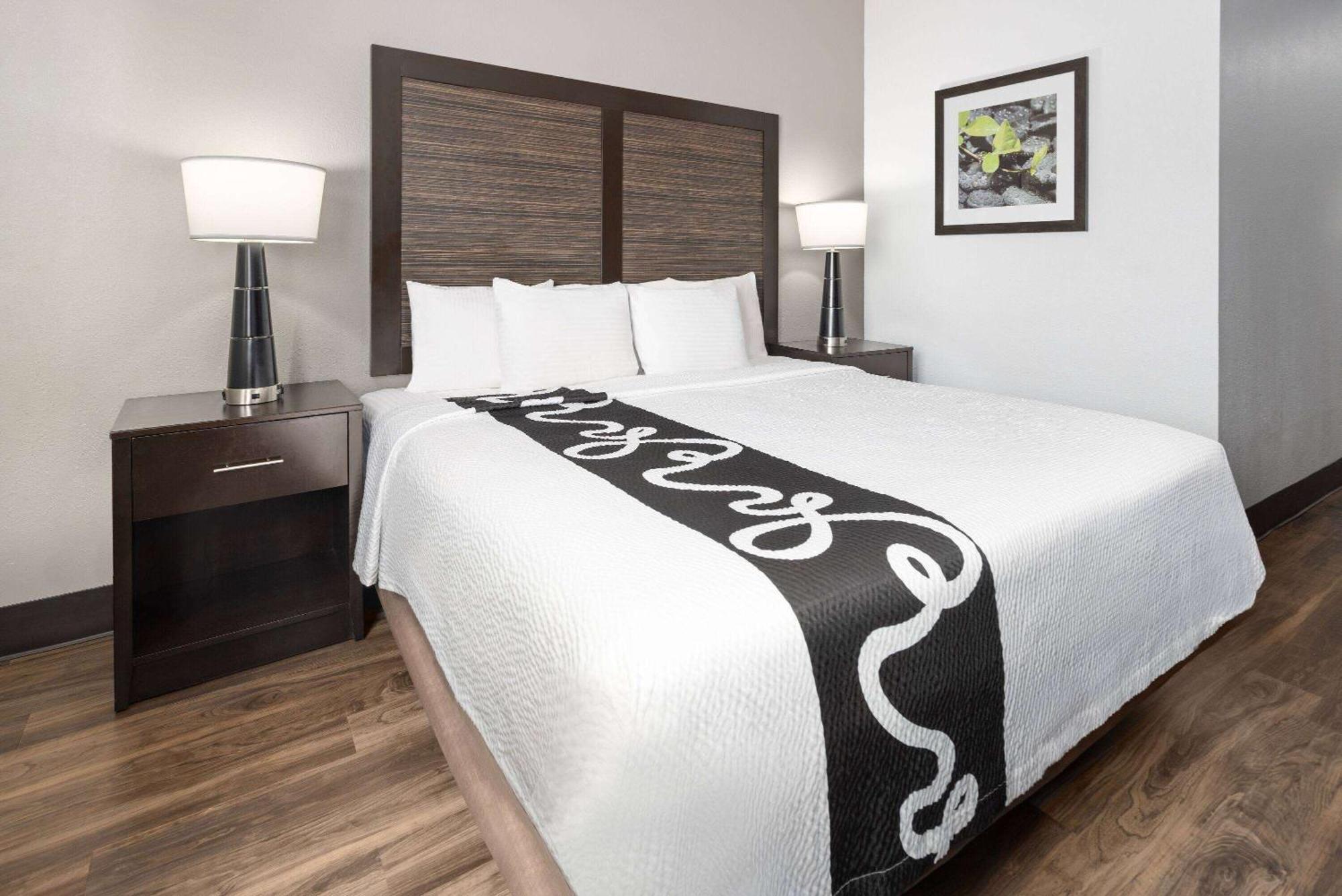 La Quinta Inn By Wyndham Buffalo Airport Уильямсвилл Экстерьер фото